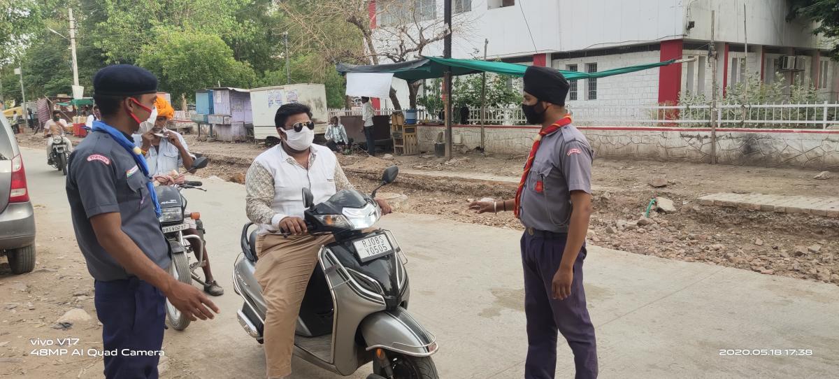 covid19 मैं सनराइज पक्षी के लिए परिंडे का कार्य करते हुए