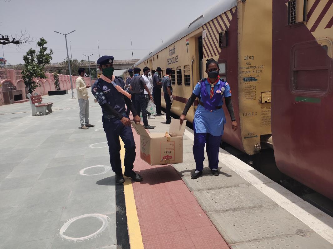FOOD DISTRIBUTION AT RAILWAY STATION
