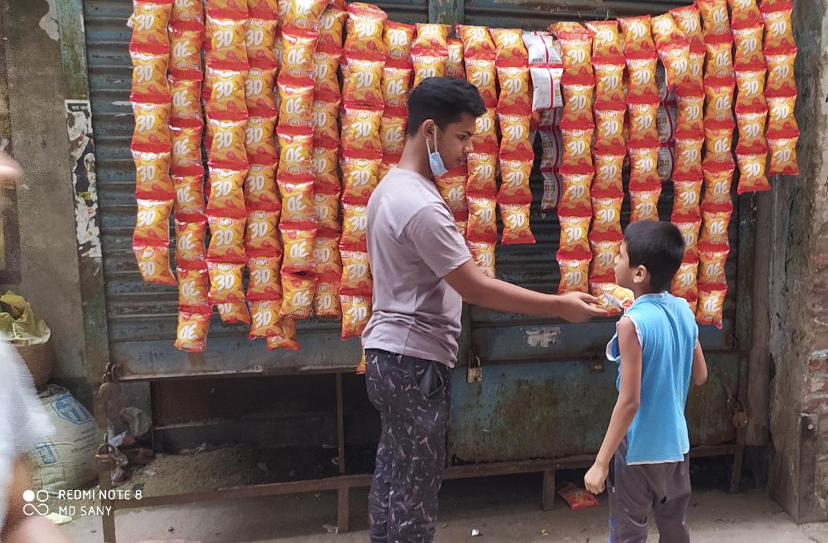 শিশুদের চিপস বিতরণ