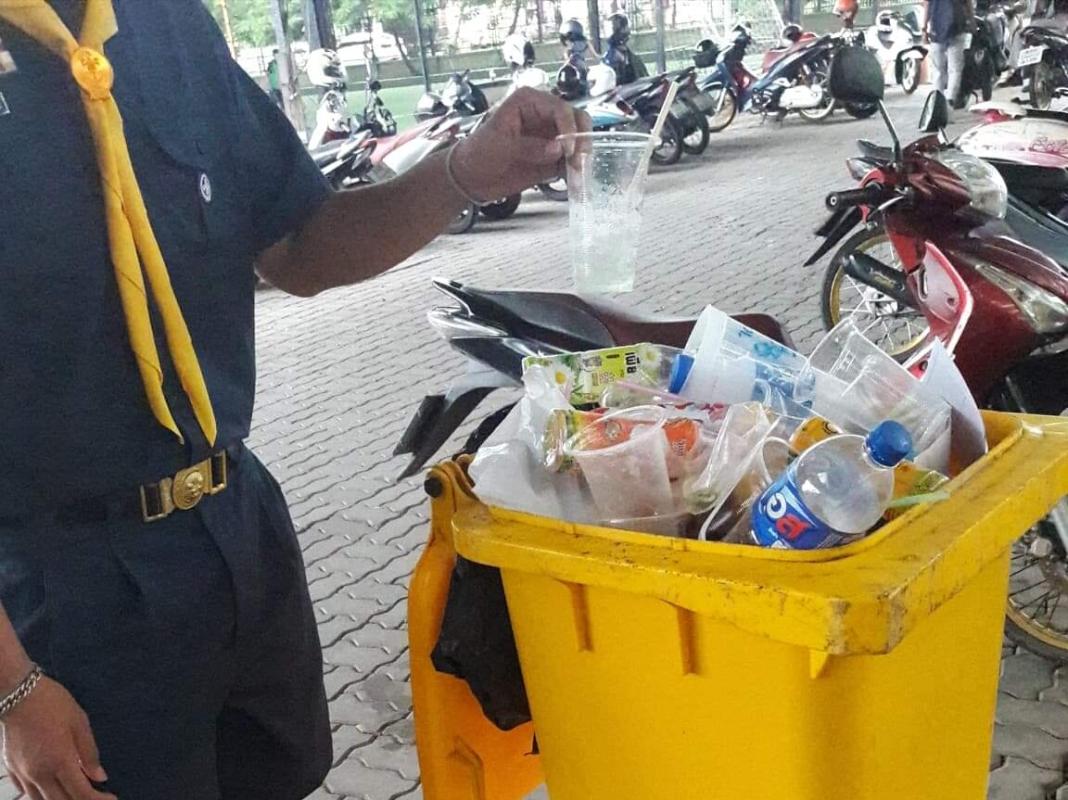 ทิ้งขยะให้ลงถัง