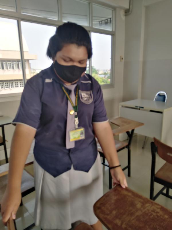 ช่วยเพื่อนๆทำความสะอาด​ห้องเรียน