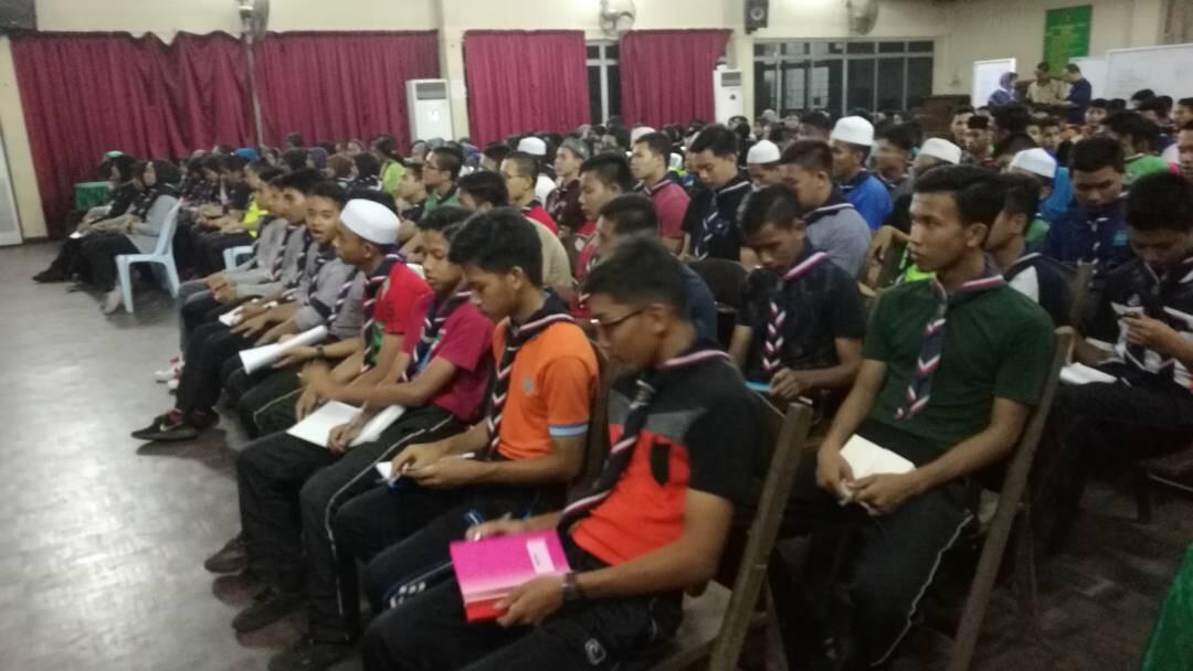 Alele Kita Tongga Bersama Peserta Kursus Pengakap Remaja World Scouting