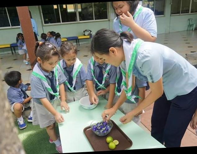 จิตอาสาทำน้ำสมุนไพร