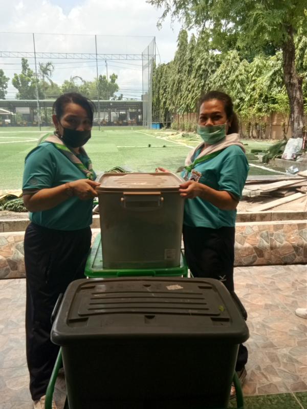 จิตอาสาช่วยยกของ