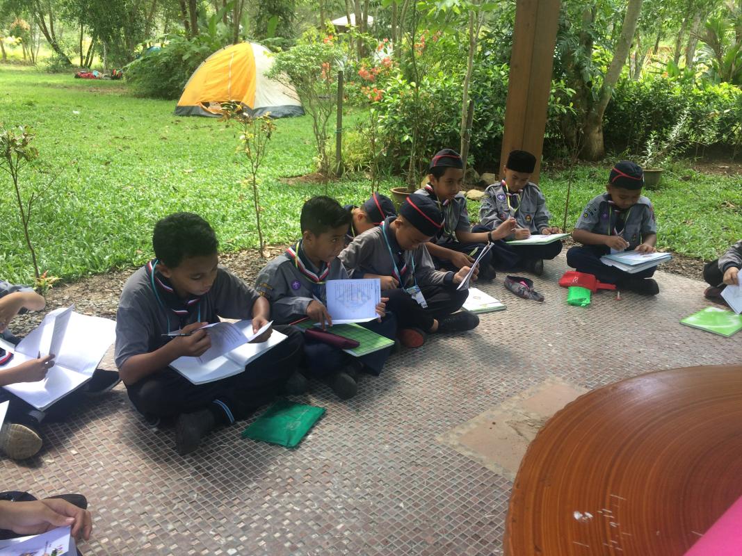 Lencana Keris Gangsa diserahkan kepada 30 Pengakap Kanak-Kanak Labuan
