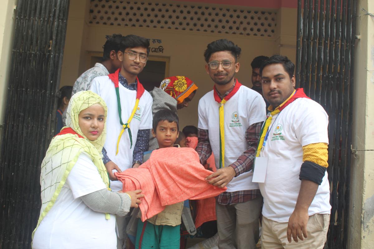 শীতার্তদের মাঝে কম্বল বিতরণ