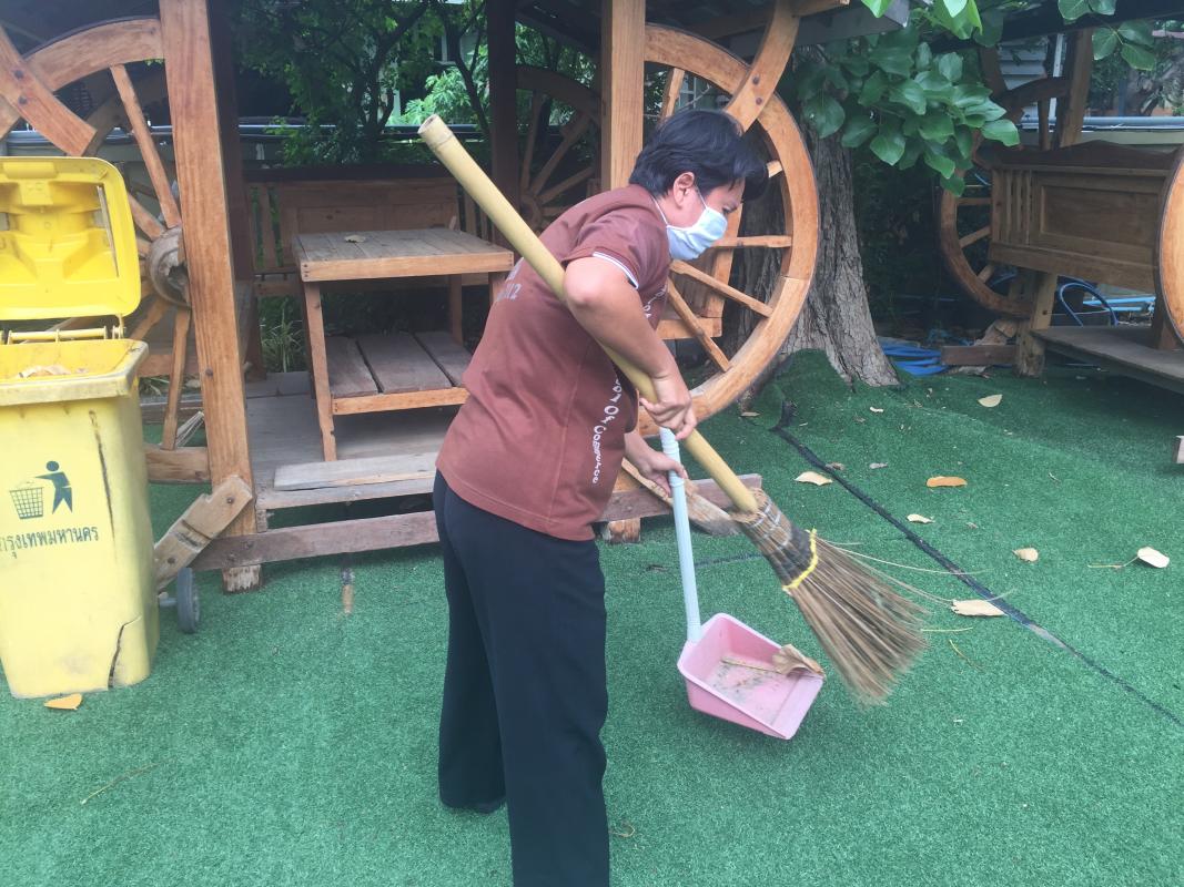 ดูแลความสะอาดสถานศึกษา