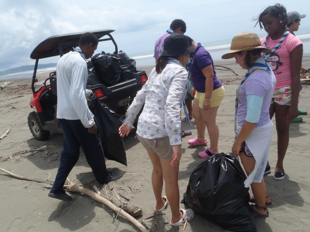 Avistamiento y deshove de tortugas, y limpieza de playas Isla Cañas, Panamá