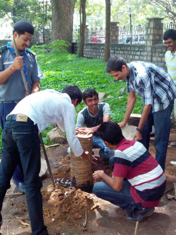 Seesion Circle out of Coconut Tree Trunk