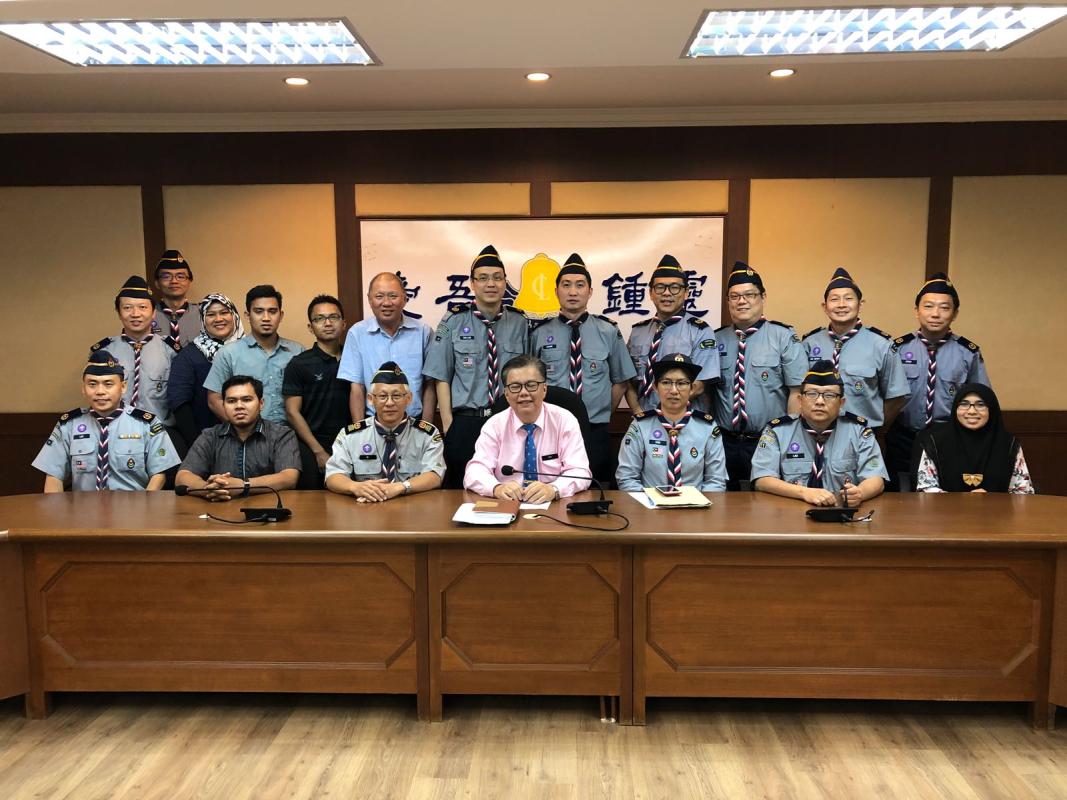 Perjumpaan bersamaan dengan pemimpin pengakap sekolah