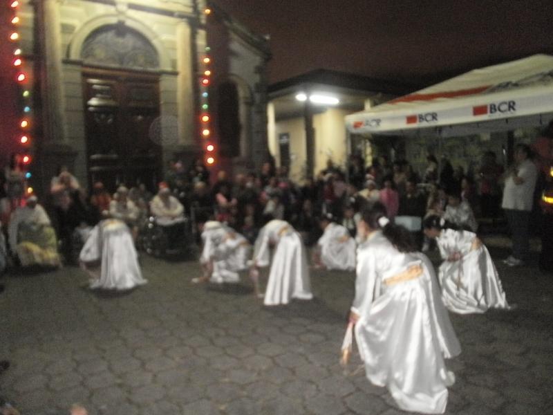 Apoyando a las personas adultas mayores Supporting older people