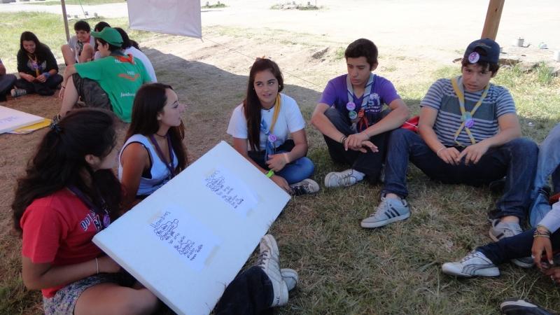 Jóvenes Monitores capacitados como Educadores de Pares contribuyen a Mensajes de Paz en Jamboree