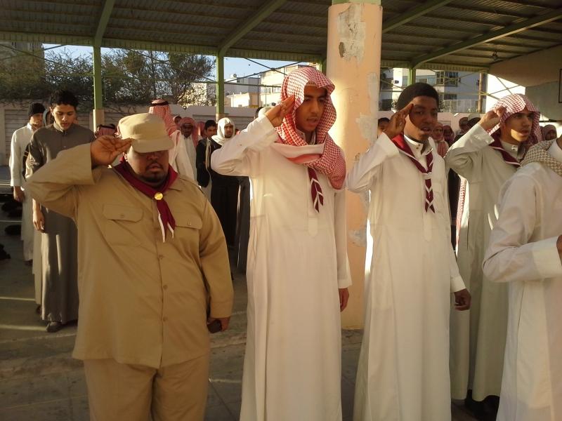 إلقاء الكشافة للنشيد الوطني بطابور الصباح 