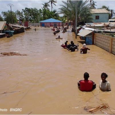 Scouts helping evacuate their region after the Tropical Storm "Haruna"