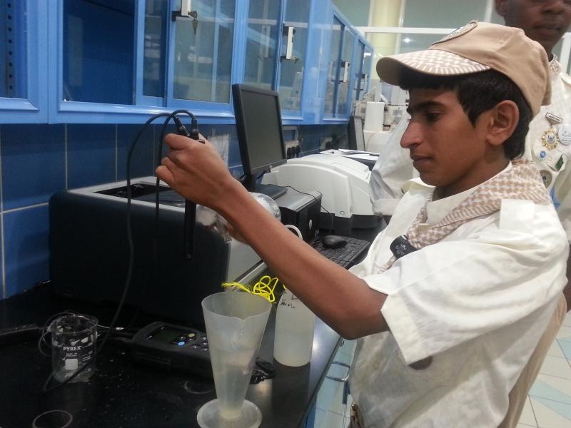 مشاركة كشافة ثانوية الملك فيصل في برنامج المحافظة على البيئة 