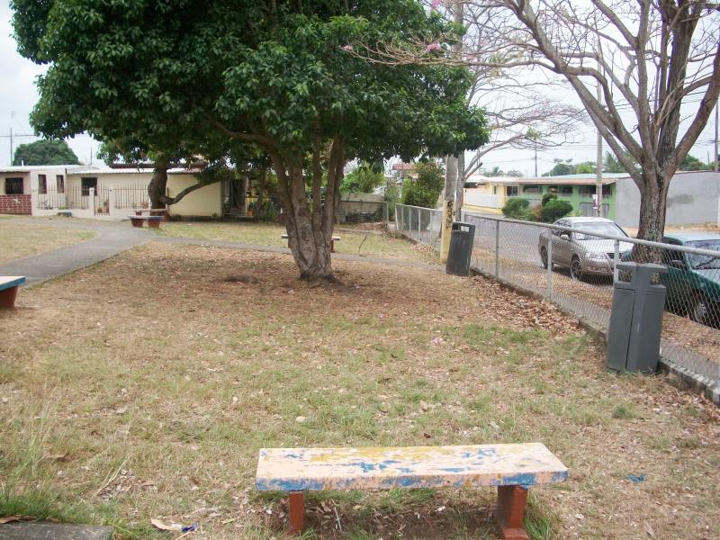 Limpieza de Parque Infantil en los Robles Sur, Don Bosco, Cd. de Panamá