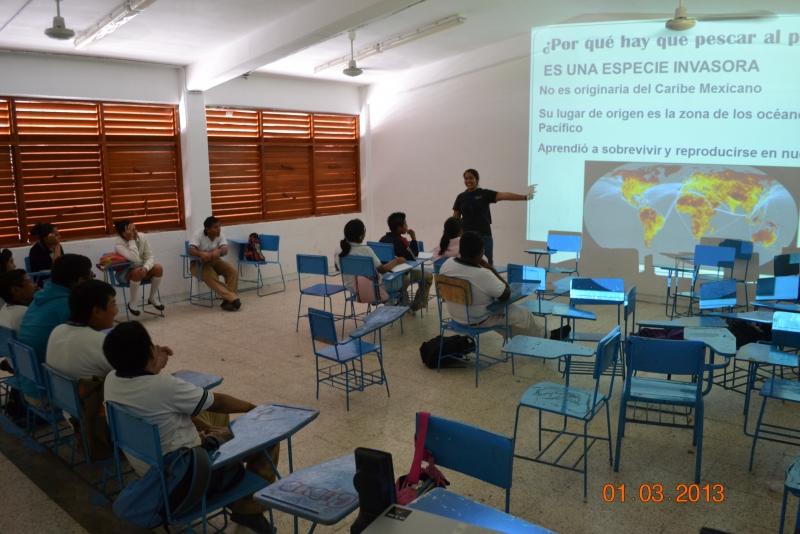 Platicas informativas sobre la problemática del Pez León en el Caribe Mexicano