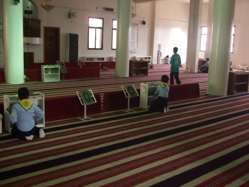 انطلقت مدرسة صفوان بن أمية في عمل خدمة مسجد الحي