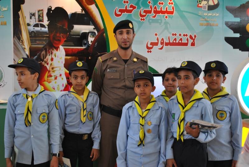 طلاب كشافة مدرسة الإمام محمد بن عبدالوهاب الابتدائية في زيارة معرض المرور  للعام 1433هـ - 1434هـ