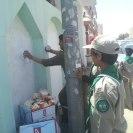 كشافة متوسطة الأمير ماجد بالحوية في خدمة عامة لطلاء سور المدرسة