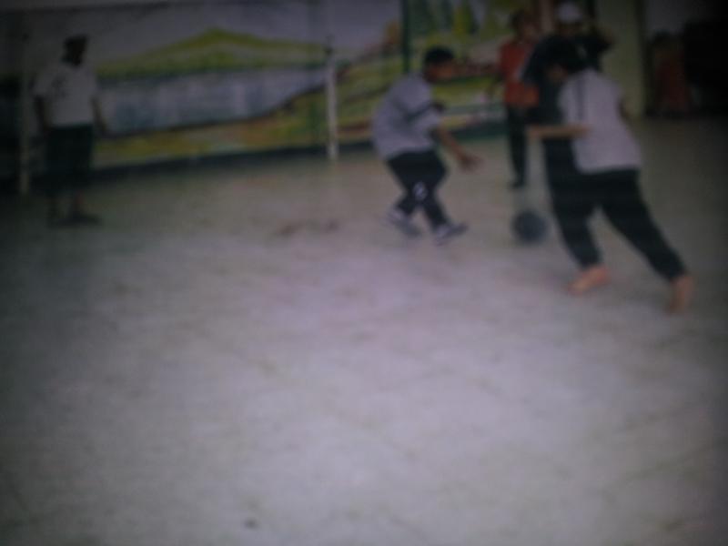 حسب خطة النشاط الكشفي أقامت فرقة متوسطة الأمير ماجد معسكر الفرقة بالمدرسة