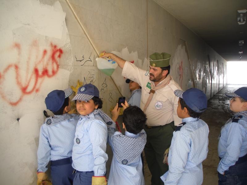  خدمه عامه  في احد الا نفاق (مجرى السيول)بالحي المجاور للمدارس بالمدينة المنورة