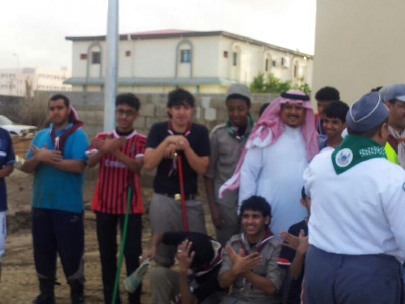مشاركة كشافة ثانوية الأمير محمد في إغاثة أهالي منطقة السر 