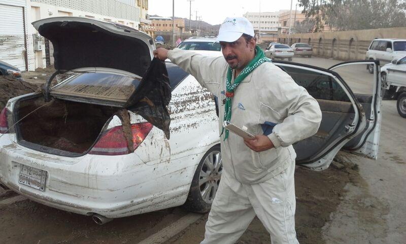 مشاركة قائد كشافة إبتدائة و ثانوية الأمير محمد بالطائف في إغاثة أهالي منطقة السر 