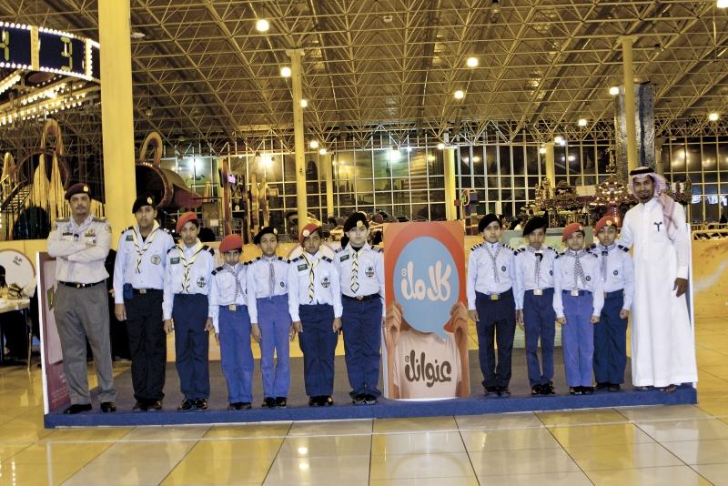 رسل السلام بمدرسة مكة المكرمة بالاحساء يزورون معرض كلامك عنوانك