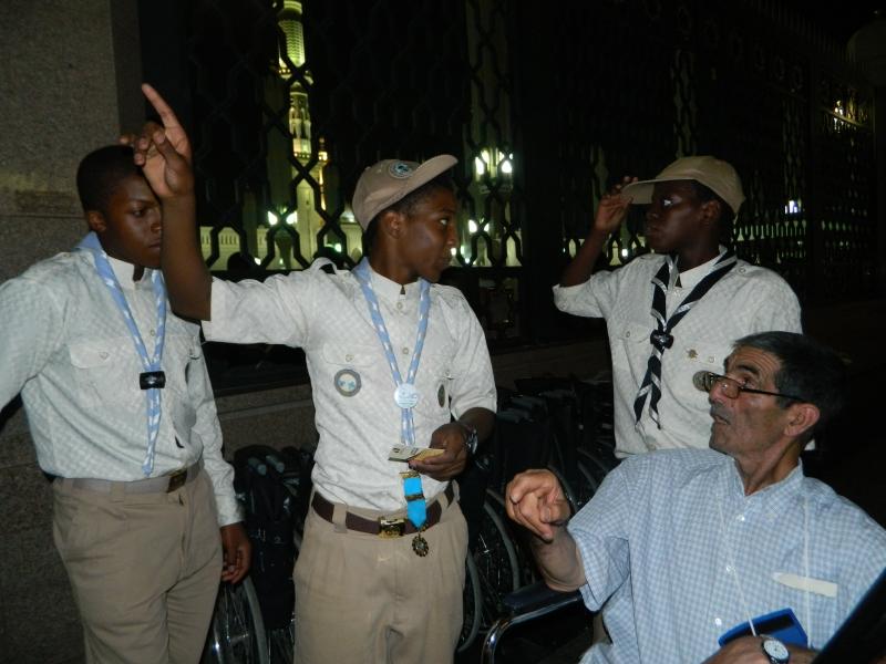 أكثر من 2500 زائر يستفيدون من خدمات كشافة المدينة المنورة