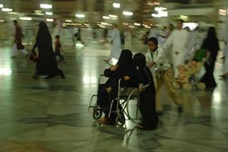 كشافة المدينه المنوره في خدمة الزوار والمعتمرين