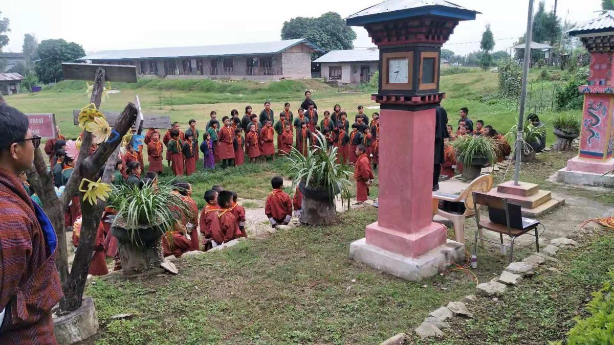 Planting trees to reduce the climate change World Scouting