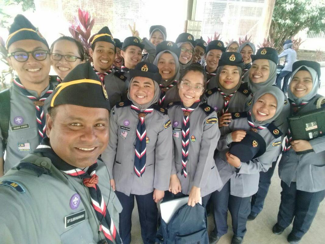 NYANYIAN DAN PERMAINAN PENGAKAP