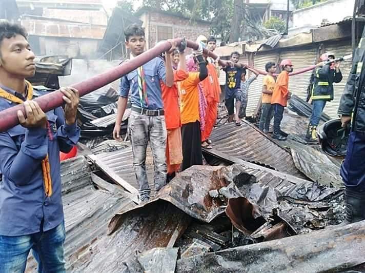 আগুন নেভানোর কাজে অংশগ্রহণঃ