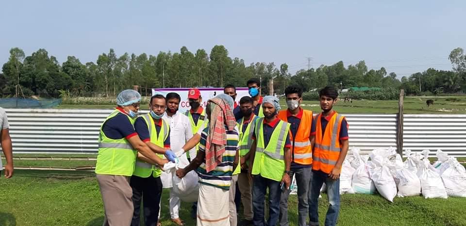 দুর্যোগকালীন ত্রাণ বিতরণ