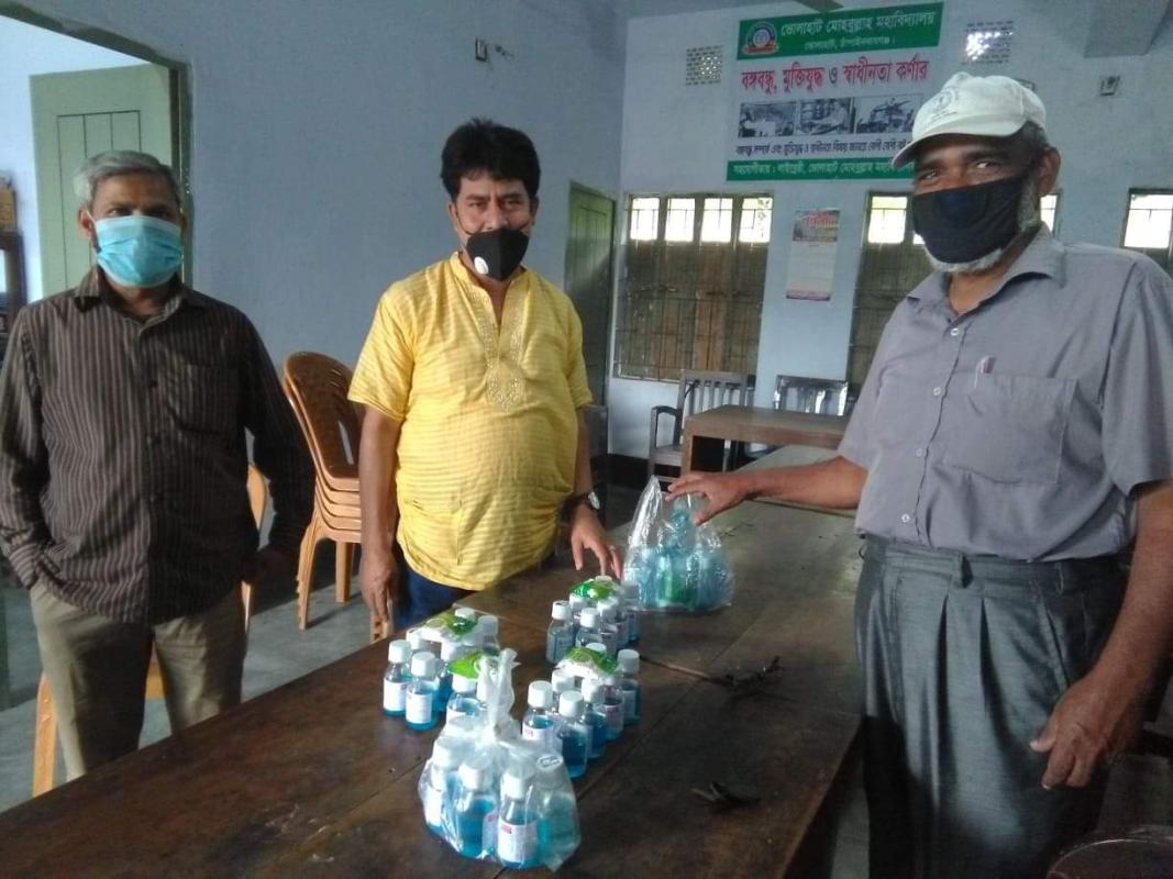 বিভিন্ন শিক্ষা প্রতিষ্ঠানের মধ্যে স্বাস্থ্য সুরক্ষা উপকরণ বিতরণ 