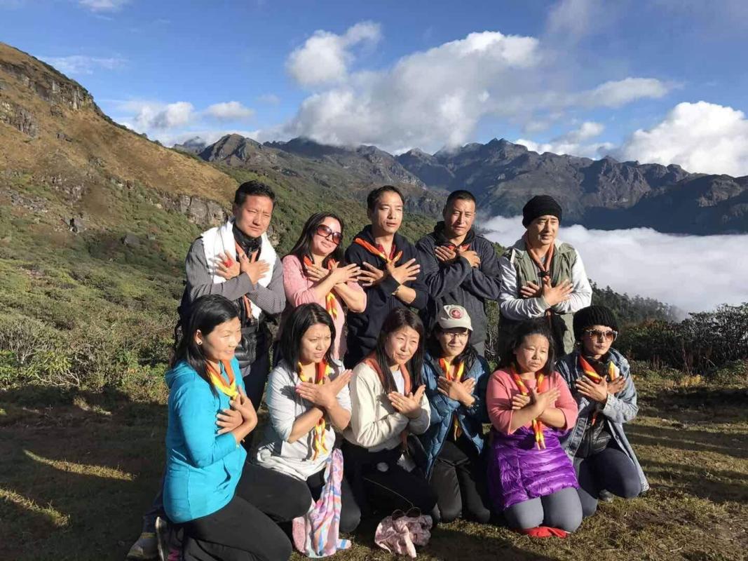 a hike to dungtsho