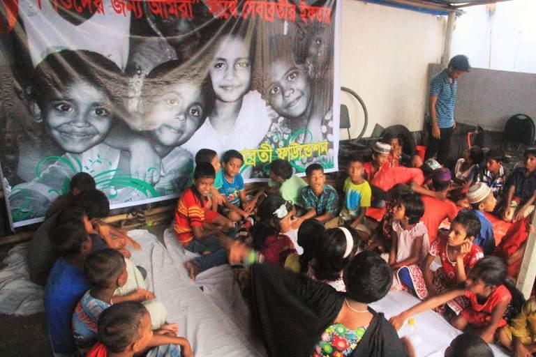 পথ শিশুদের সাথে ইফতার