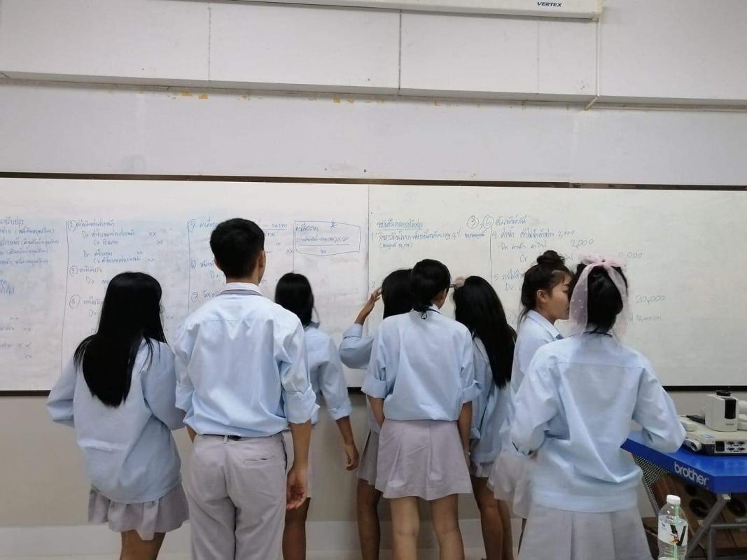 ร่วมทำงานกลุ่มในคาบเรียน