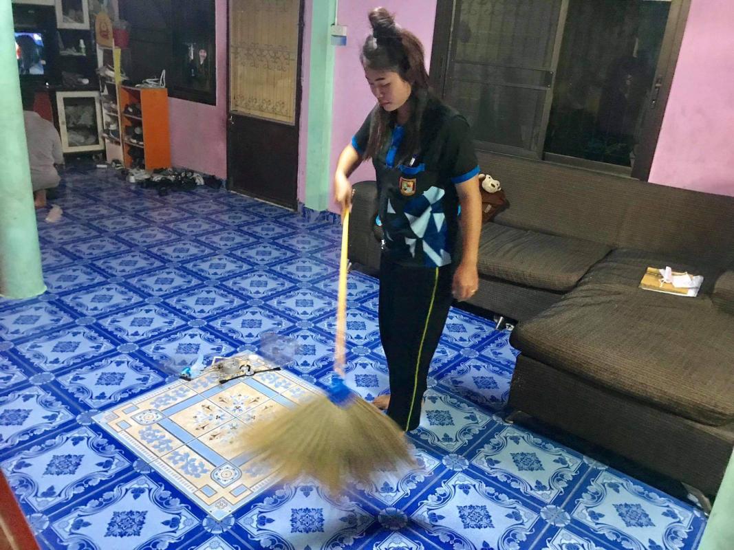 กวาดบ้าน