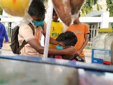 মাস্ক বিতরণ 