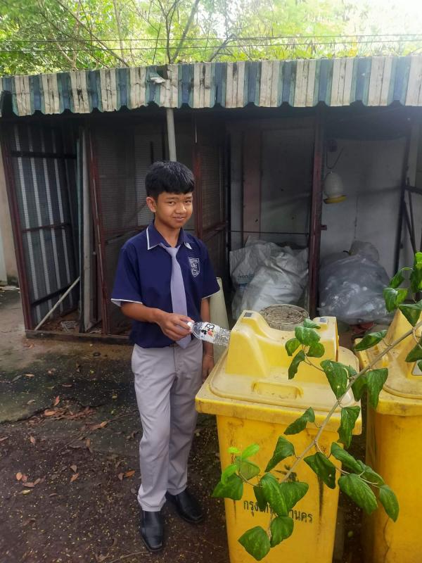 เก็บขยะเพื่อความสะอาด