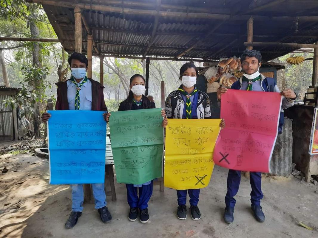 প্ল্যাকার্ড ও চিত্রাঙ্কন এর মাধ্যমে প্লাস্টিকের ক্ষতিকর প্রভাব ও পুনঃব্যবহারে সচেতন করা