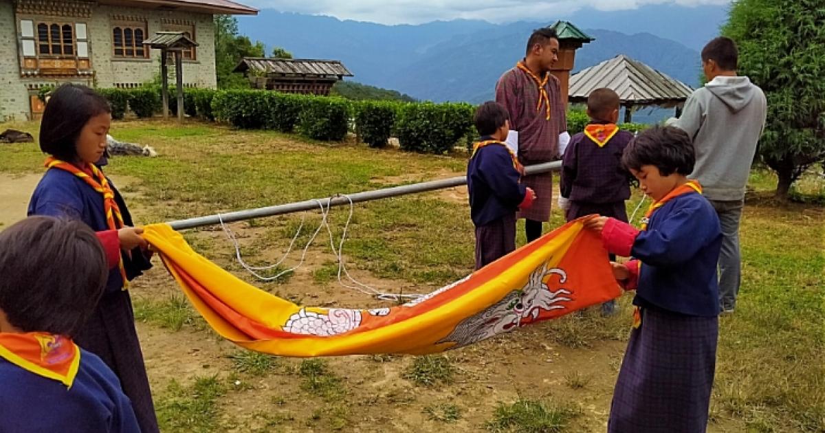 learning to hoist flag and the procedure to do so World Scouting