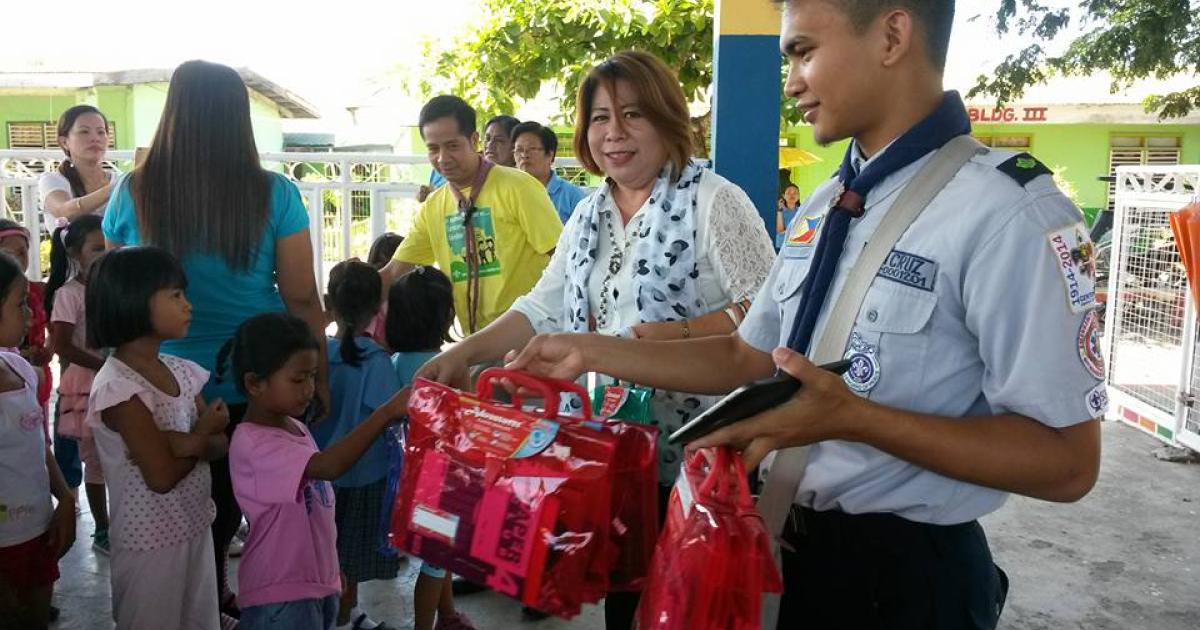 gift giving of school supplies World Scouting