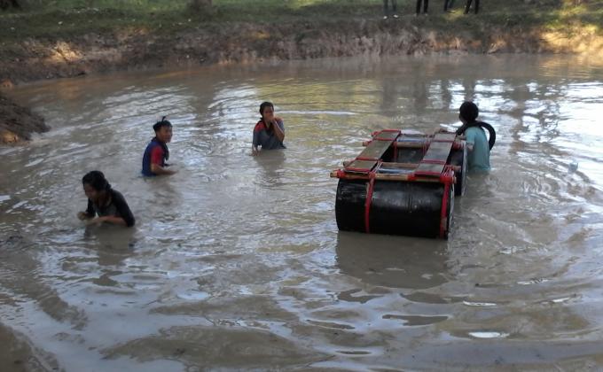 (continue) Rover scouts of college of agriculture and technology Udon Thani province Thailand . December 19-21 ,2014. We have a college scout camp. "Send me to the target side"(ส่งน้องข้ามฟาก).