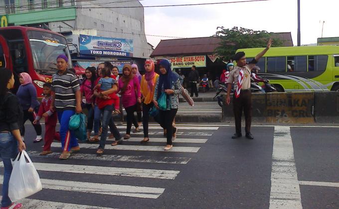 Pramuka Membantu Arus Mudik