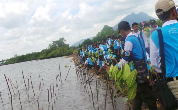 Satgas Pelayaran lingkar nusantara VI Tanam Mangrove 