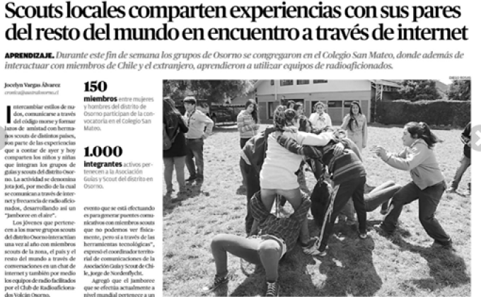 Scouts comparten experiencias locales con sus pares por radio e internet.