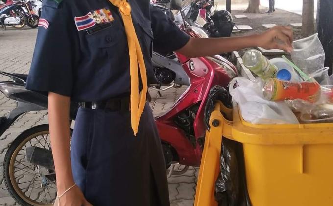 อาสาเก็บขยะที่วิทยาลัยอาชีวศึกษาเทคโนโลยีเอเชีย
